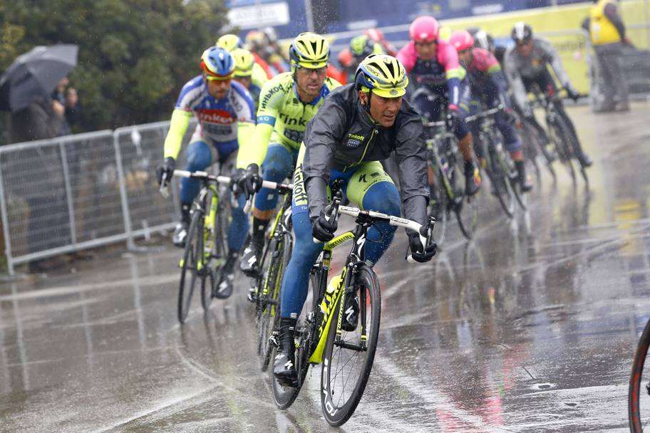 La sesta tappa della Tirreno-Adriatico, Rieti-Porto Sant&#39;Elpidio (210 km)  si  svolta interamente sotto la pioggia. Bettini